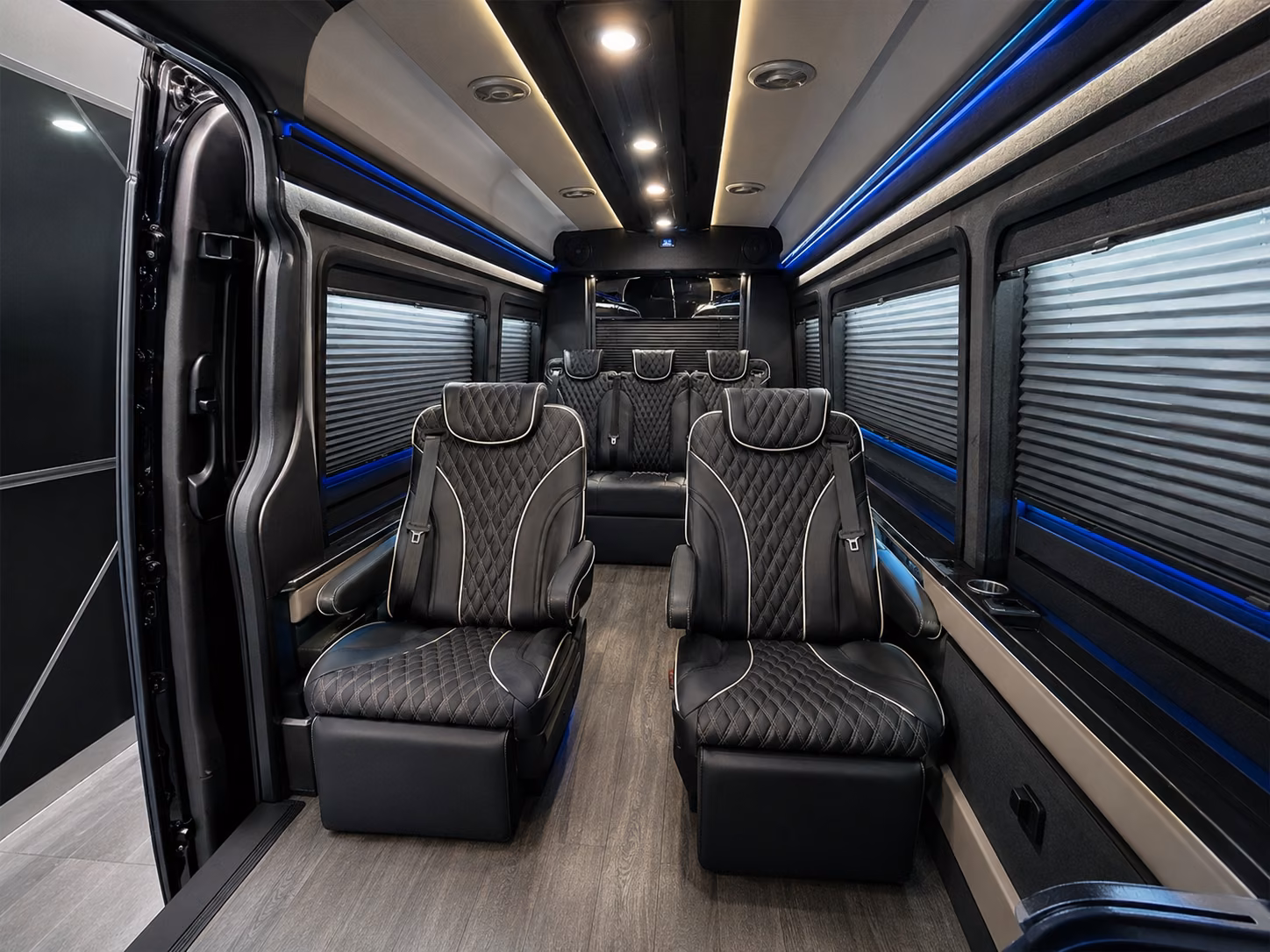 buffalo niagara and syracuse airport bus rentals for rochester groups